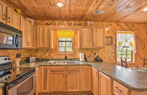 Hiawassee Cabin | Cozy Hiawassee Cabin w/Fire Pit & Mtn Views!