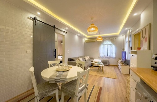 Al Rehab Apartment | Cozy hideout khan with garden oasis and king bed