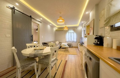Al Rehab Apartment | Cozy hideout khan with garden oasis and king bed
