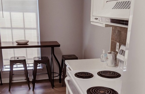 Highland Historic District House | Cozy Highland Condo Private Garage Near Downtown