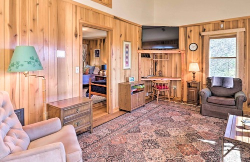 Penrose Cabin | Cozy Hilltop Hideaway: 10 Mi to Nat’l Forests