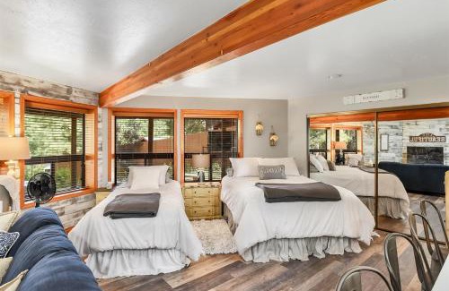 Kachina Village Apartment | Cozy Hilltop Retreat Quiet Street Near Downtown and NAU Private Forested Setting