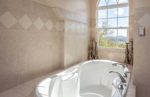Thompson's Station Other | Cozy hilltop home with spectacular views