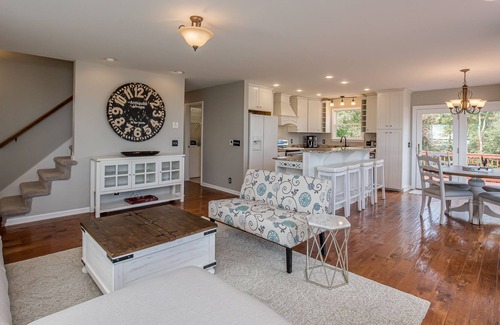 Thompson's Station Other | Cozy hilltop home with spectacular views