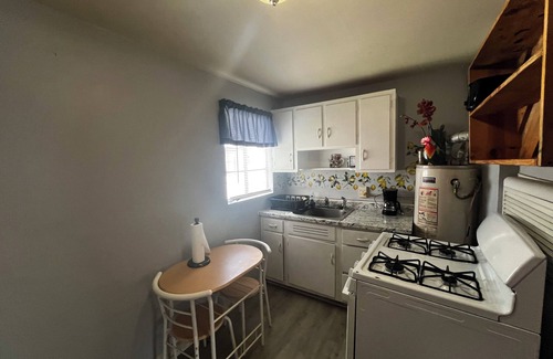Valdosta Apartment | Cozy Historic 1-bedroom apartment in Valdosta near SGMC, VSU, and Moody.