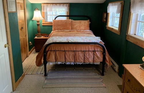 Georgetown House | Cozy Historic Cottage with FREE Ski Pass