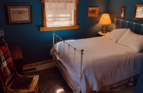 Georgetown House | Cozy Historic Cottage with FREE Ski Pass