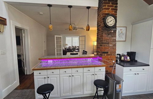 Columbia House | Cozy Historic Home just 2 miles from USC, downtown and 6 miles from Ft. Jackson