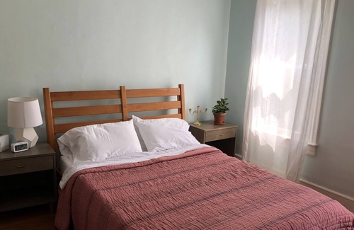 Roland Park House | Cozy Historic Rowhouse on the Cutest Block in Baltimore!