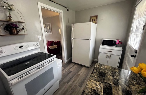 Valdosta Apartment | Cozy Historic1-bedroom apartment with full amenities!