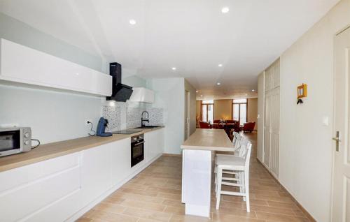 Saint-Genis House | Cozy Home In Saint-Génis-Des-Fontaines