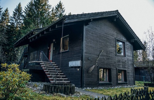 Clausthal-Zellerfeld House | Cozy Holiday Home by the Lake Apartment 1 with Private Garden and Wi-Fi
