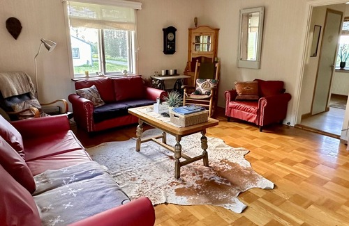 Stromsund Municipality House | Cozy holiday home situated along a quiet side road of the popular Vildmarksvägen