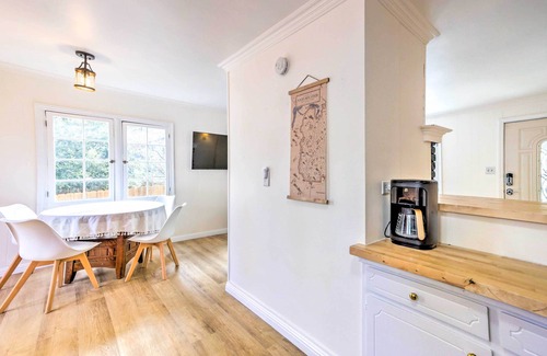 Wrightwood House | Cozy Home, 1/2 Mi to Downtown, 4 Mi to Hikes!