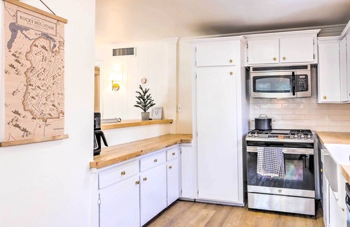 Wrightwood House | Cozy Home, 1/2 Mi to Downtown, 4 Mi to Hikes!