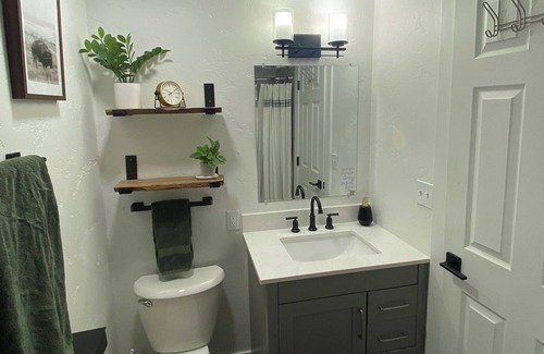 Missoula House | Cozy home - 10 min to downtown and the university!