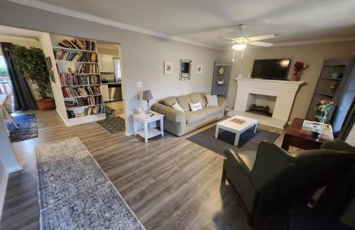 Fredericksburg House | Cozy Home 3 miles from I95 and Downtown