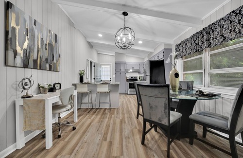 College Park House | Cozy Home- 4 mins from the airport- 10 min from Downtown Atlanta