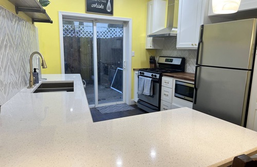 Pennsport House | Cozy home a stones throw away from Center City Philadelphia and Penn's Landing.