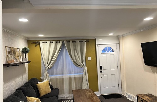Pennsport House | Cozy home a stones throw away from Center City Philadelphia and Penn's Landing.