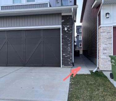 Northwest Calgary House | Cozy home away from home