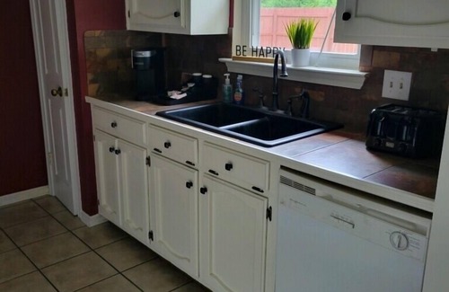 Shenandoah House | Cozy home away from home with ample amenities