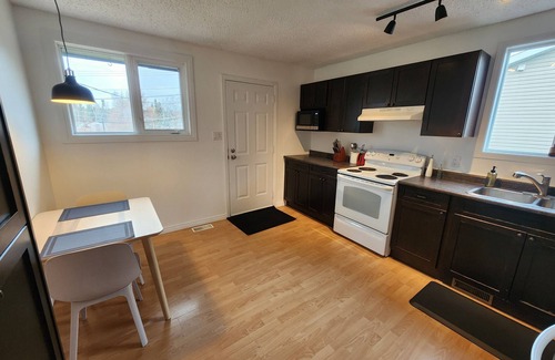 Yellowknife House | Cozy home close to downtown 4BR 5BD