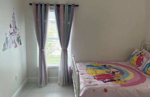 Orlando House | Cozy home close to everything. The House is 15 minutes to MCO