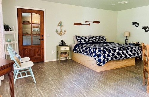 Longtown House | Cozy Home for Families & Garage/Boat Storage