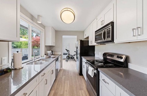East Lake Hills House | Cozy home for Family/business next to Microsoft