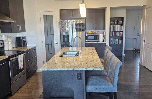 West Edmonton House | Cozy Home for Relaxation in a Quiet Neighborhood