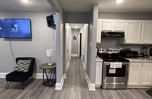 Jackson House | Cozy Home, fully fenced with huge back yard