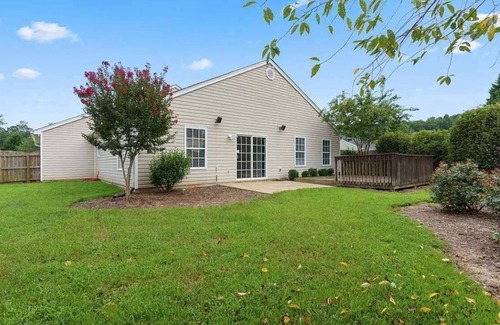 Taylors House | Cozy home in a peaceful neighborhood15 minutes to downtown Greenville and Greer.