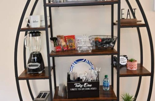 Atlanta House | Cozy home in Atlanta. 5 Minutes - Eat and Shop!