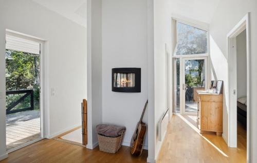 Hvidbjerg Strand House | Cozy Home In Børkop With Wifi