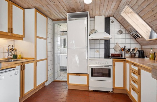 Skastrup Strand House | Cozy home in Bogense with WiFi