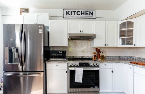 Dearborn House | Cozy home in downtown Dearborn
