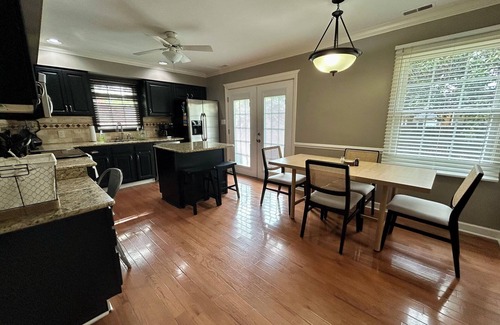 Lyndon House | Cozy Home in East Louisville!