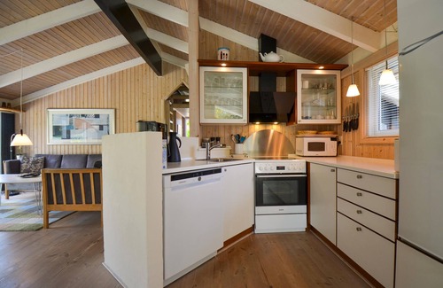 Handrup Strand House | Cozy home in Ebeltoft with kitchen