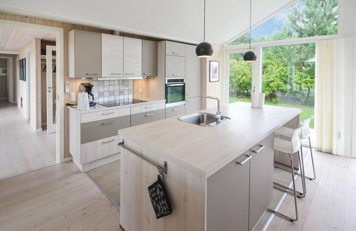Lyngsbæk Strand House | Cozy home in Ebeltoft with WiFi