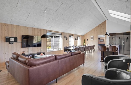 Vibæk Strand House | Cozy home in Ebeltoft with lake view