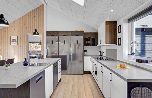 Vibæk Strand House | Cozy home in Ebeltoft with lake view