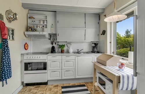 Bønnerup Strand House | Cozy home in Glesborg with WiFi