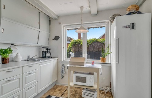 Bønnerup Strand House | Cozy home in Glesborg with WiFi