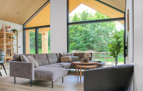 Fjellerup House | Cozy Home In Glesborg With Sauna