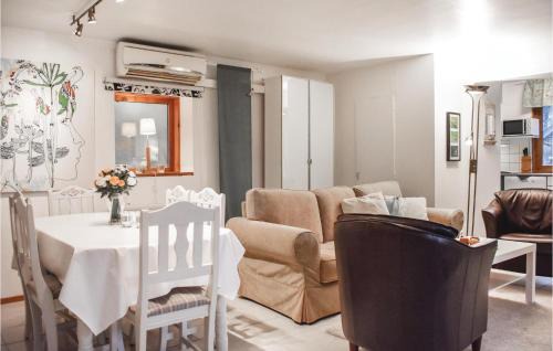 Hollviken House | Cozy Home In Höllviken With Wifi