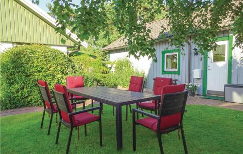 Hollviken House | Cozy Home In Höllviken With Wifi