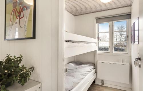 Nørre Hurup House | Cozy Home In Hadsund With Kitchen