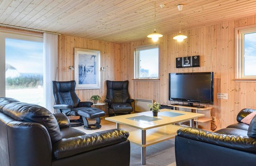 Harboore House | Cozy home in Harboøre with kitchen