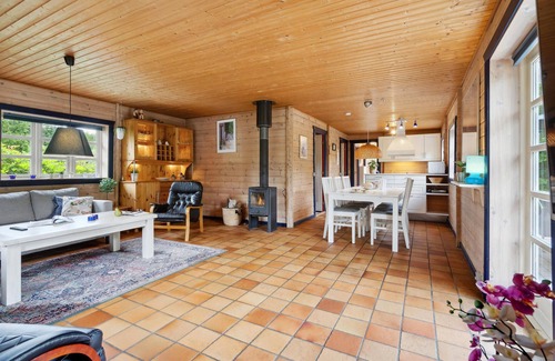 Skovgaarde House | Cozy home in Herning with kitchen